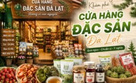 Du khách mua sắm tại cửa hàng đặc sản Đà Lạt