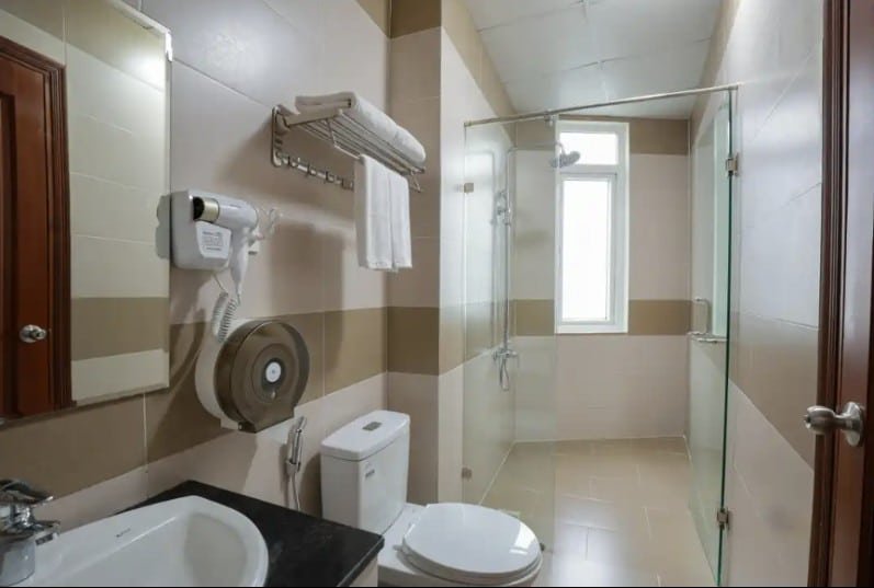 Phòng tắm tại khách sạn Pine Hill Đà Lạt