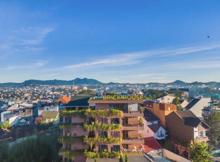 Toàn cảnh khách sạn đà lạt 3 sao Brick House Dalat