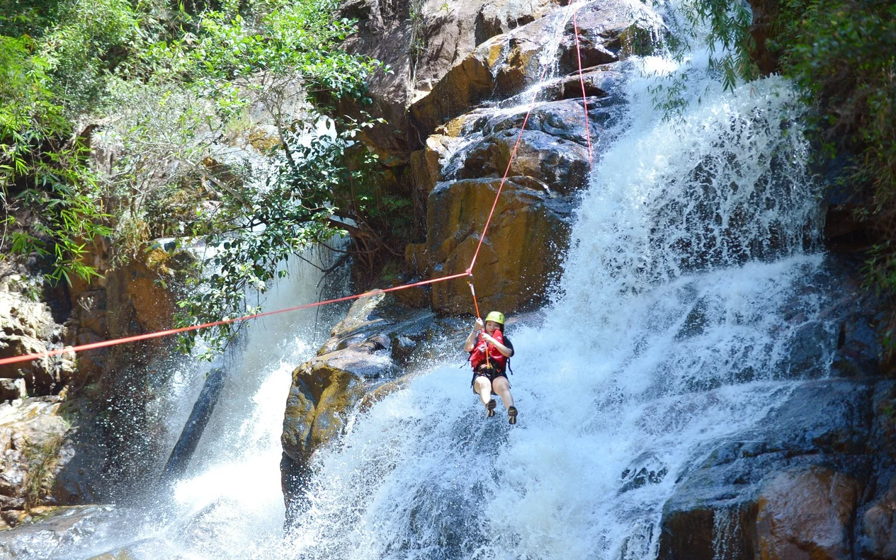 Trải Nghiệm Canyoning Vượt Thác Datanla